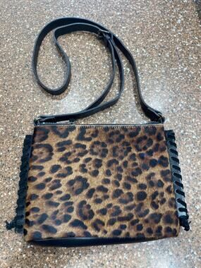 Convalore Leopard Everyday.
Crossbody Bag Italian Haircalf
Leather Whipstitch